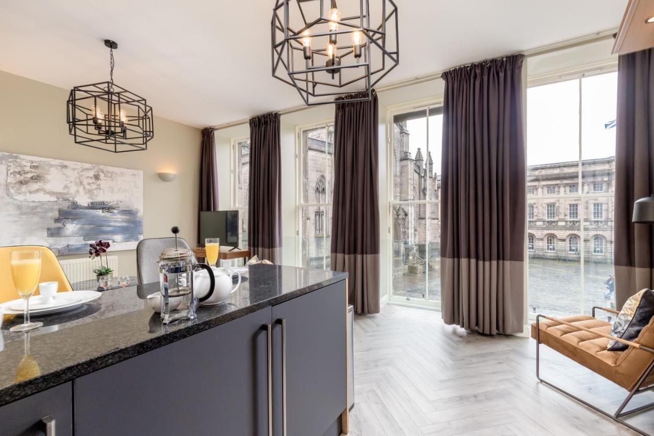 Royal Mile Apartments By Joivy เอดินบะระ ภายนอก รูปภาพ