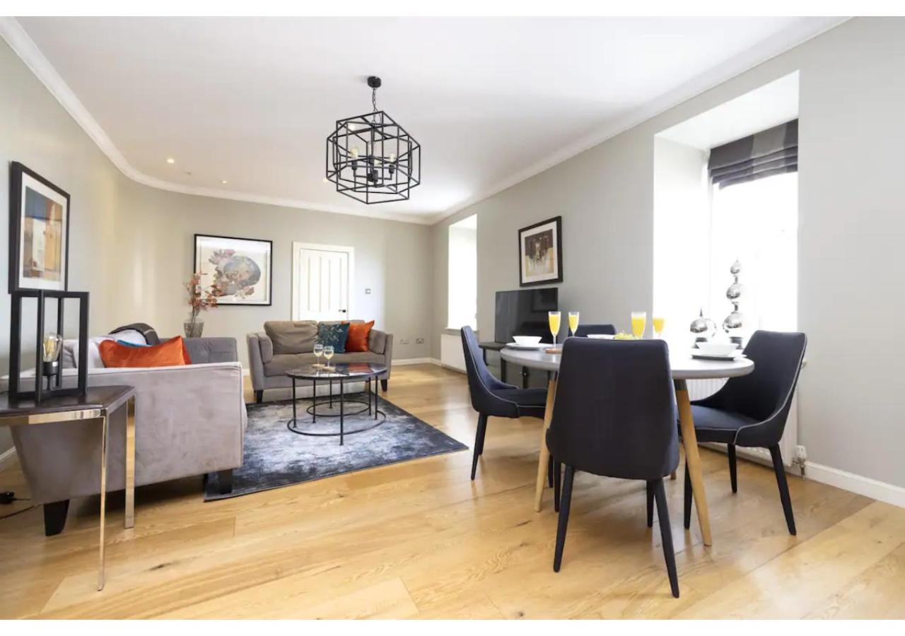 Royal Mile Apartments By Joivy เอดินบะระ ภายนอก รูปภาพ