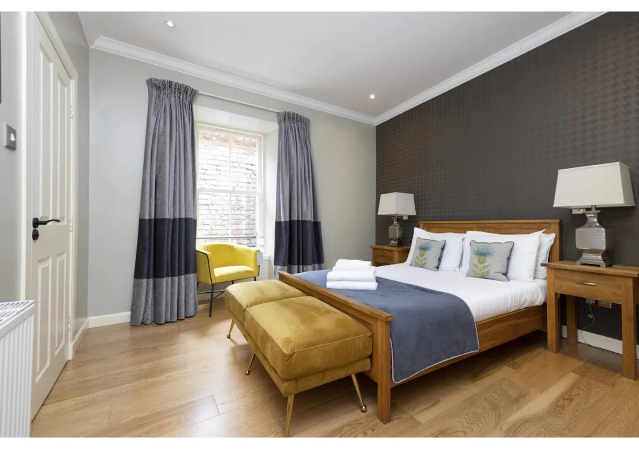 Royal Mile Apartments By Joivy เอดินบะระ ภายนอก รูปภาพ