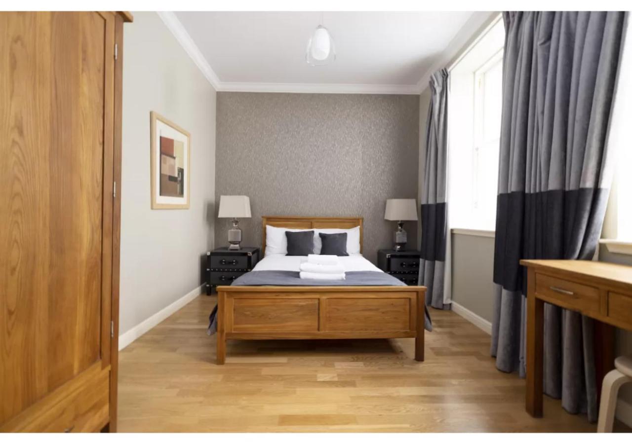 Royal Mile Apartments By Joivy เอดินบะระ ภายนอก รูปภาพ
