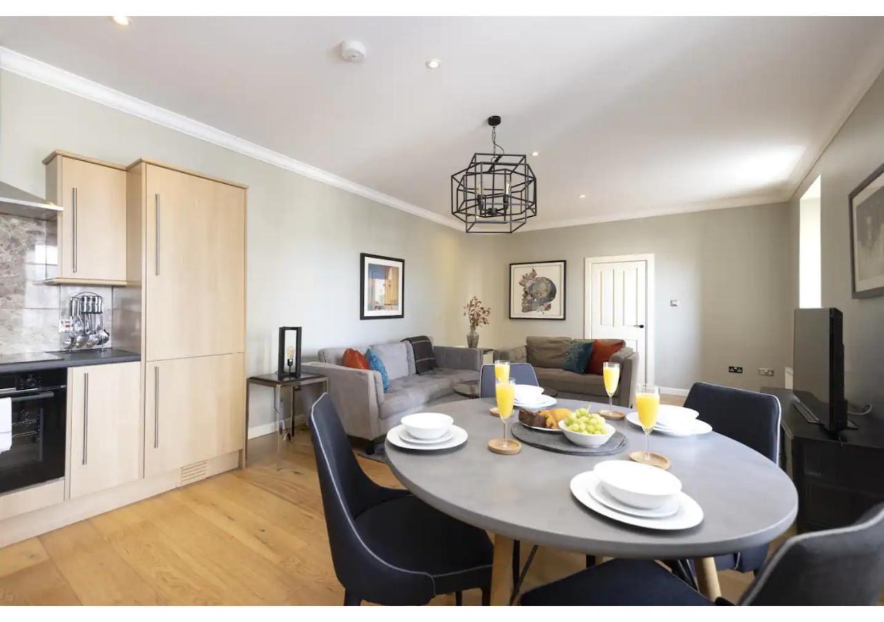 Royal Mile Apartments By Joivy เอดินบะระ ภายนอก รูปภาพ